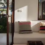 Villa Aditi - Amazing Beachfront Villa