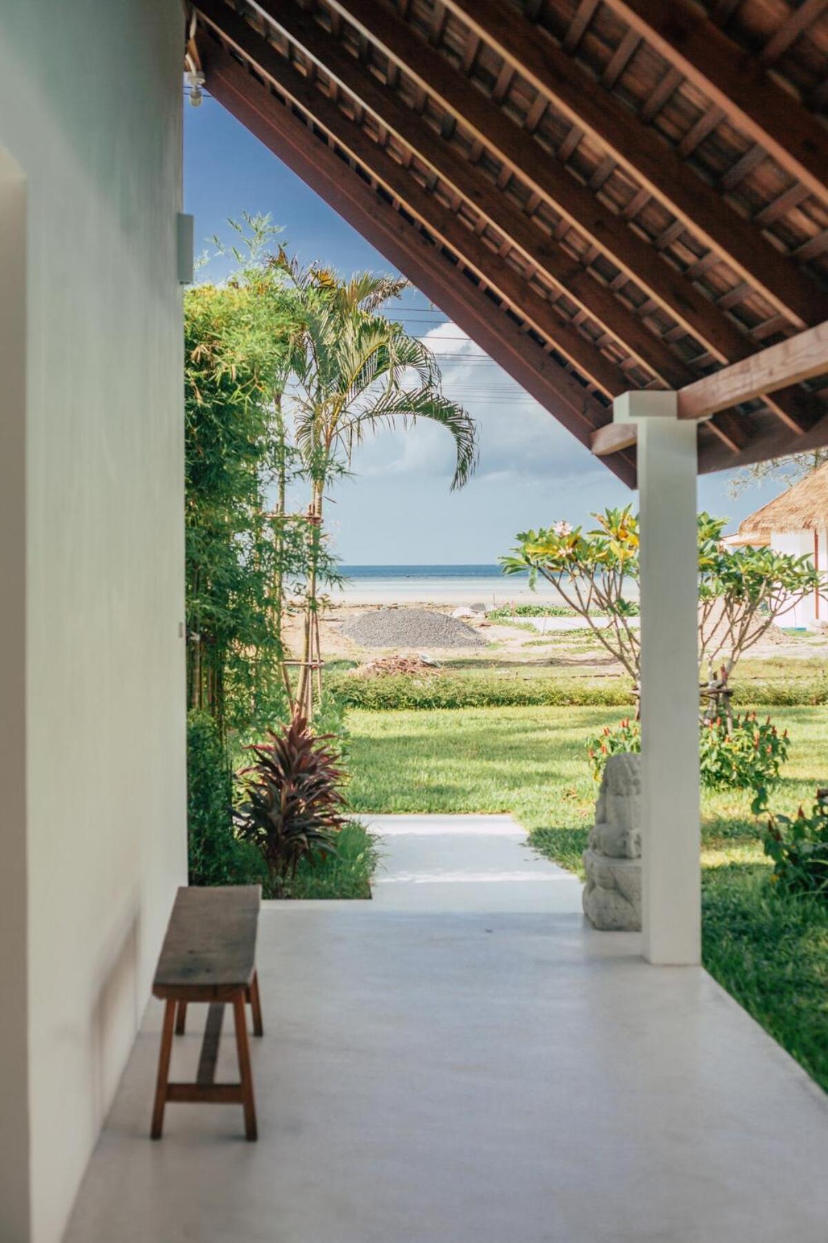 Aditi - Amazing Beachfront